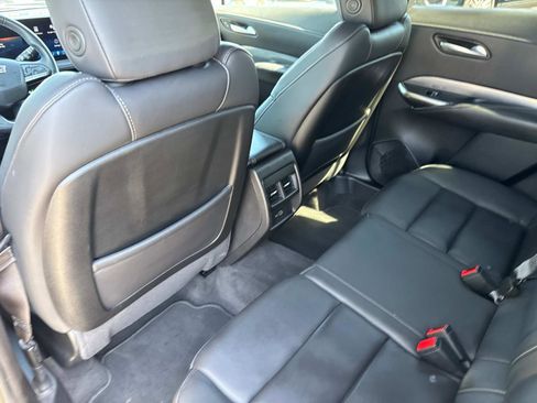 Used 2025 Cadillac XT4 Premium Luxury image 15