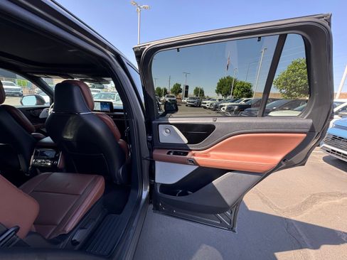 Used 2025 Lincoln Aviator Reserve w/ Equipment Group 201A AWD/4WD image 25