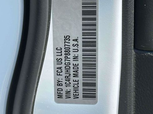 Used 2023 Jeep Grand Cherokee Overland AWD/4WD image 18