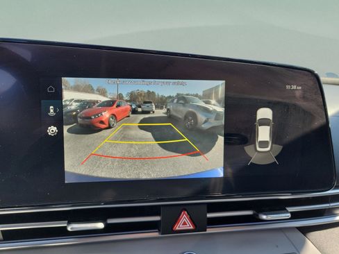 Used 2023 Hyundai Elantra Limited image 28