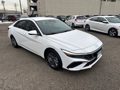 Used 2024 Hyundai Elantra SEL image 22