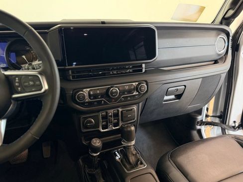 Used 2024 Jeep Wrangler High Altitude AWD/4WD image 16