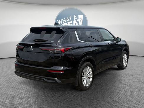 Used 2025 Mitsubishi Outlander ES AWD/4WD image 3