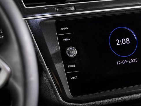 Used 2022 Volkswagen Tiguan SE image 25