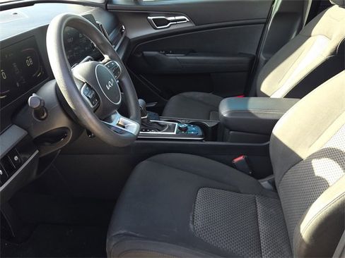 Used 2023 Kia Sportage LX image 16