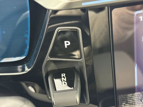 New 2026 Porsche Macan 4 Electric image 26