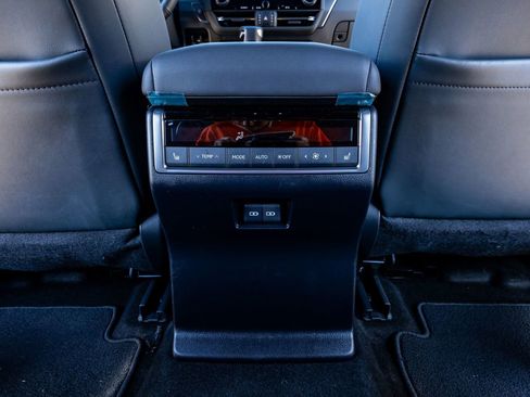 Used 2025 Lexus GX 550 w/ Accessory Package (Z1) image 29