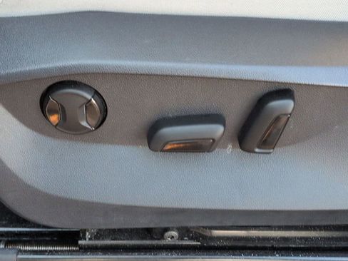 Used 2024 Volkswagen Tiguan SE image 14