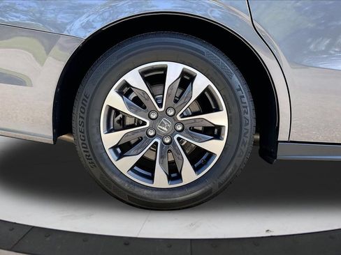 Used 2024 Honda Odyssey EX-L image 36
