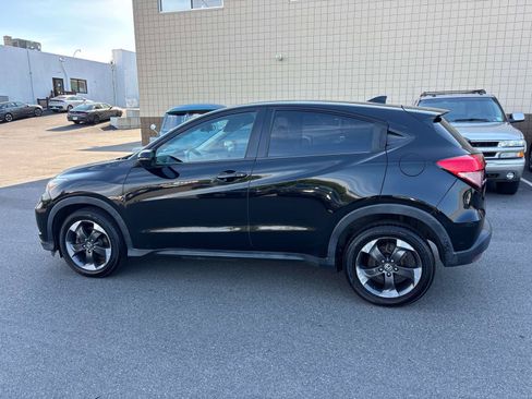 Used 2018 Honda HR-V EX image 2