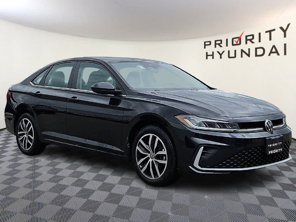 Used 2025 Volkswagen Jetta SE FWD image 3