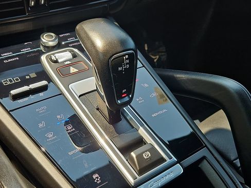 Certified 2022 Porsche Cayenne AWD/4WD image 31