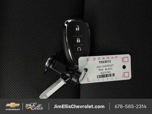Certified 2025 Chevrolet Trax RS w/ Sunroof Package FWD image 33