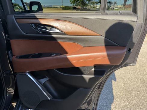Used 2017 Cadillac Escalade Luxury AWD/4WD image 33