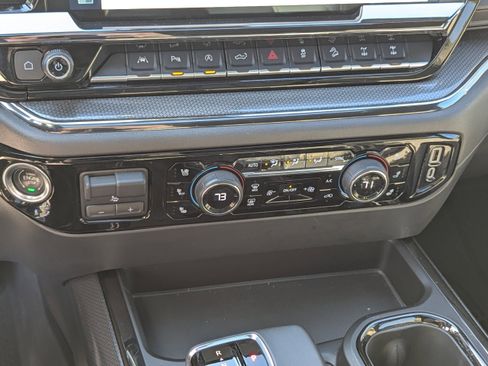 Used 2023 Chevrolet Silverado 1500 ZR2 AWD/4WD image 24