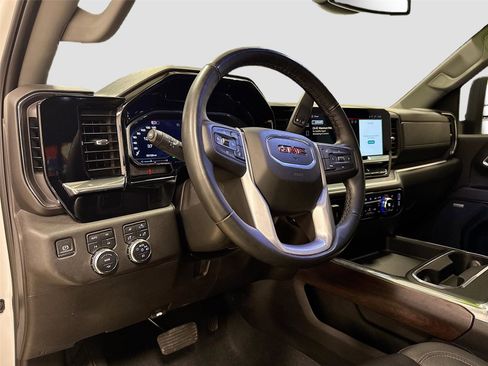 Used 2024 GMC Sierra 2500 SLT w/ SLT Premium Package image 9