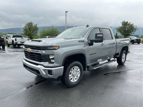 Used 2024 Chevrolet Silverado 2500 LT w/ All Star Edition AWD/4WD image 3