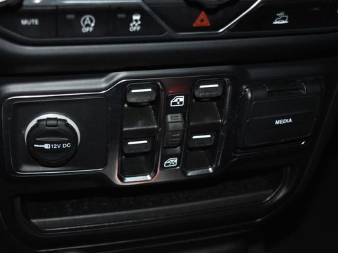 Used 2023 Jeep Gladiator Sport image 14