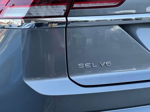 Used 2020 Volkswagen Atlas Cross Sport SEL Premium image 27