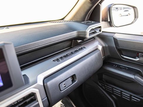 Used 2025 Toyota Tacoma TRD Sport image 30