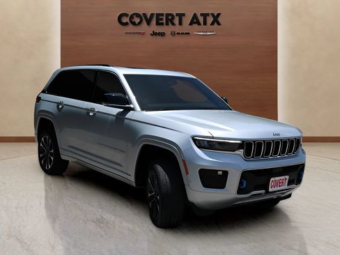 Used 2023 Jeep Grand Cherokee Overland w/ Luxury Tech Group IV AWD/4WD image 7