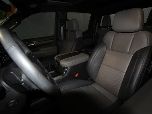 Used 2023 Chevrolet Silverado 1500 ZR2 w/ Technology Package AWD/4WD image 4