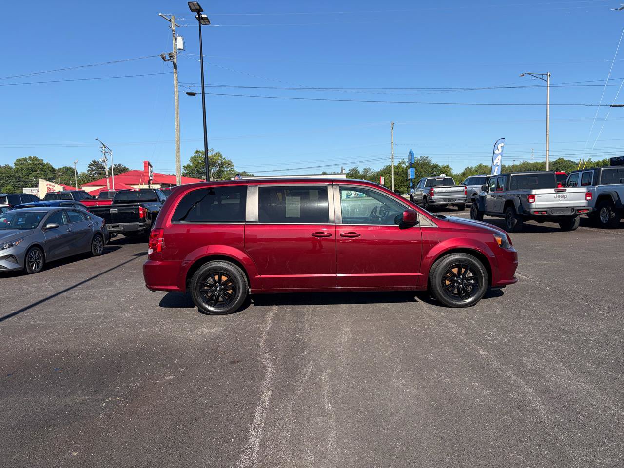 Used 2020 Dodge Grand Caravan GT FWD image 2