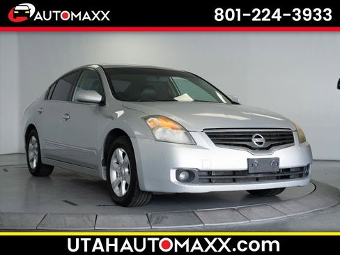Used 2009 Nissan Altima 2.5 SL w/ Technology Pkg image 1