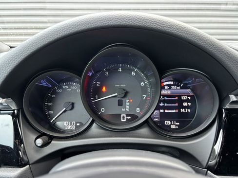 Certified 2025 Porsche Macan image 17