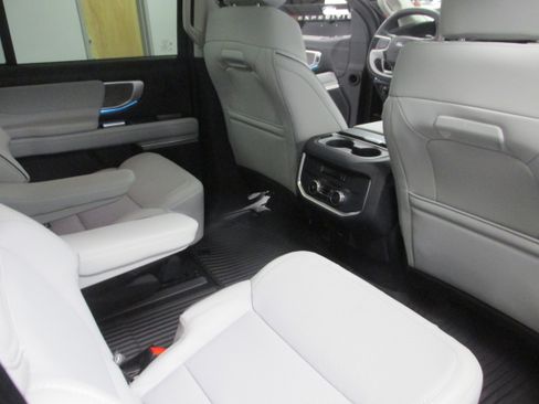 New 2025 Ford Expedition Platinum w/ Platinum Ultimate Package image 28