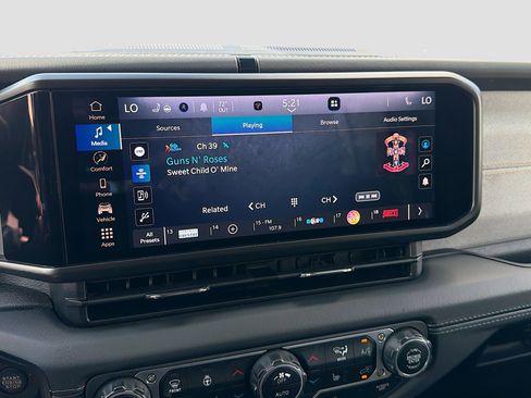 Used 2024 Jeep Wrangler Sahara image 29