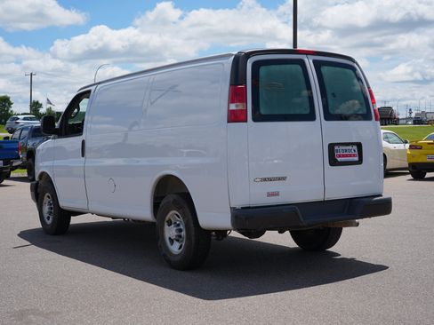 Used 2018 Chevrolet Express 2500 RWD image 5