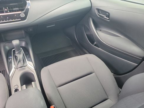 Used 2025 Toyota Corolla LE FWD image 17
