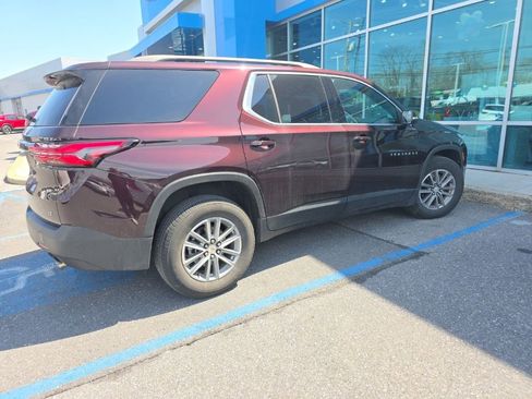 Used 2023 Chevrolet Traverse LT image 3