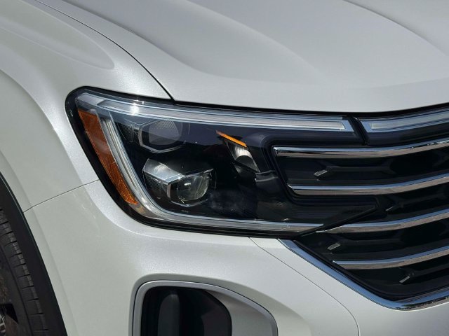 Certified 2026 Volkswagen Atlas SE w/ Panoramic Sunroof Package AWD/4WD image 8