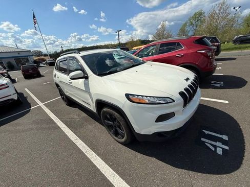 Used 2018 Jeep Cherokee Limited w/ High Altitude Package AWD/4WD image 9