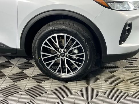 Used 2025 Ford Escape SE image 5