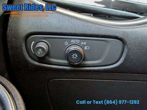 Used 2017 Chevrolet Malibu LT image 18