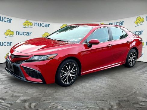 Used 2023 Toyota Camry SE FWD image 3