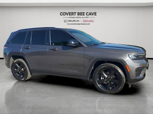 Used 2023 Jeep Grand Cherokee Altitude image 12