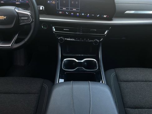 Used 2025 Chevrolet Traverse LT FWD image 15