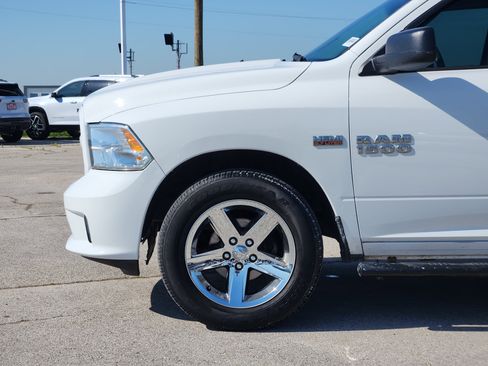 Used 2018 RAM 1500 Express RWD image 9