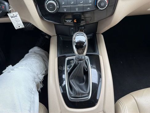 Used 2017 Nissan Rogue S image 22