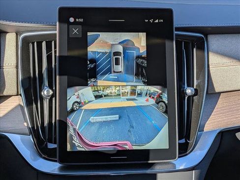 New 2026 Volvo XC90 B6 Plus w/ Protection Package Premier image 15