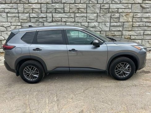 Used 2023 Nissan Rogue S image 6