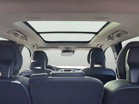 Used 2016 Volvo XC90 T6 Momentum w/ Momentum Plus Package AWD/4WD image 8