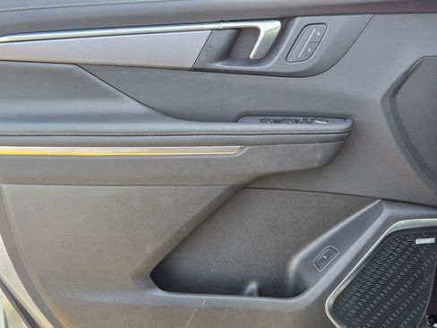 Used 2025 Buick Enclave Sport Touring image 25