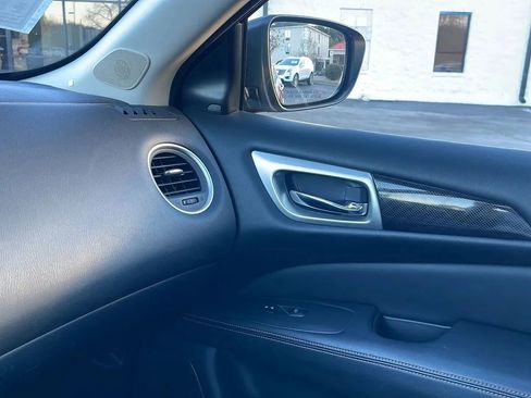 Used 2020 Nissan Pathfinder SL image 21