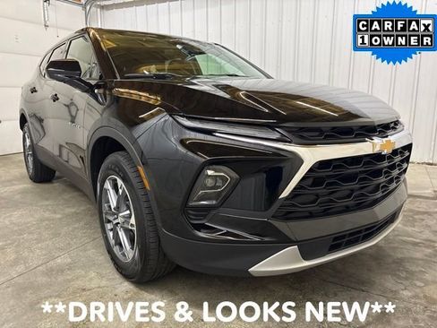 Used 2025 Chevrolet Blazer LT FWD image 1