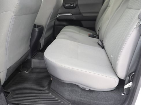 Used 2018 Toyota Tacoma SR5 AWD/4WD image 9